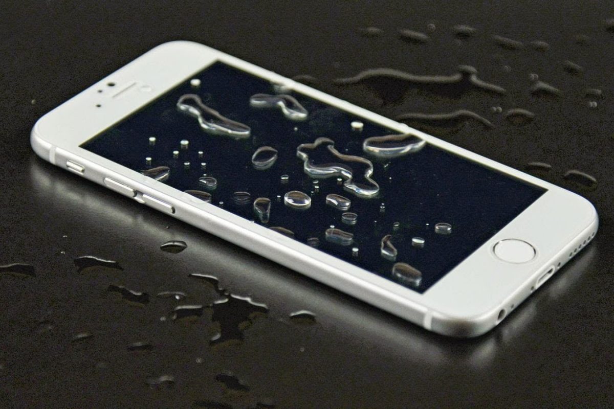 iphone-water-damage-1200x800